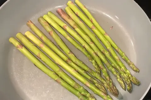 Prepare the asparagus