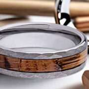 The-Timeless-Appeal-of-Wood-Handcrafted-Rings-in-Modern-Fashion